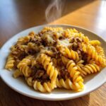 Käse-Schleifen-Pasta mit herzhaftem Cajun-Hackfleisch in Knoblauchcreme